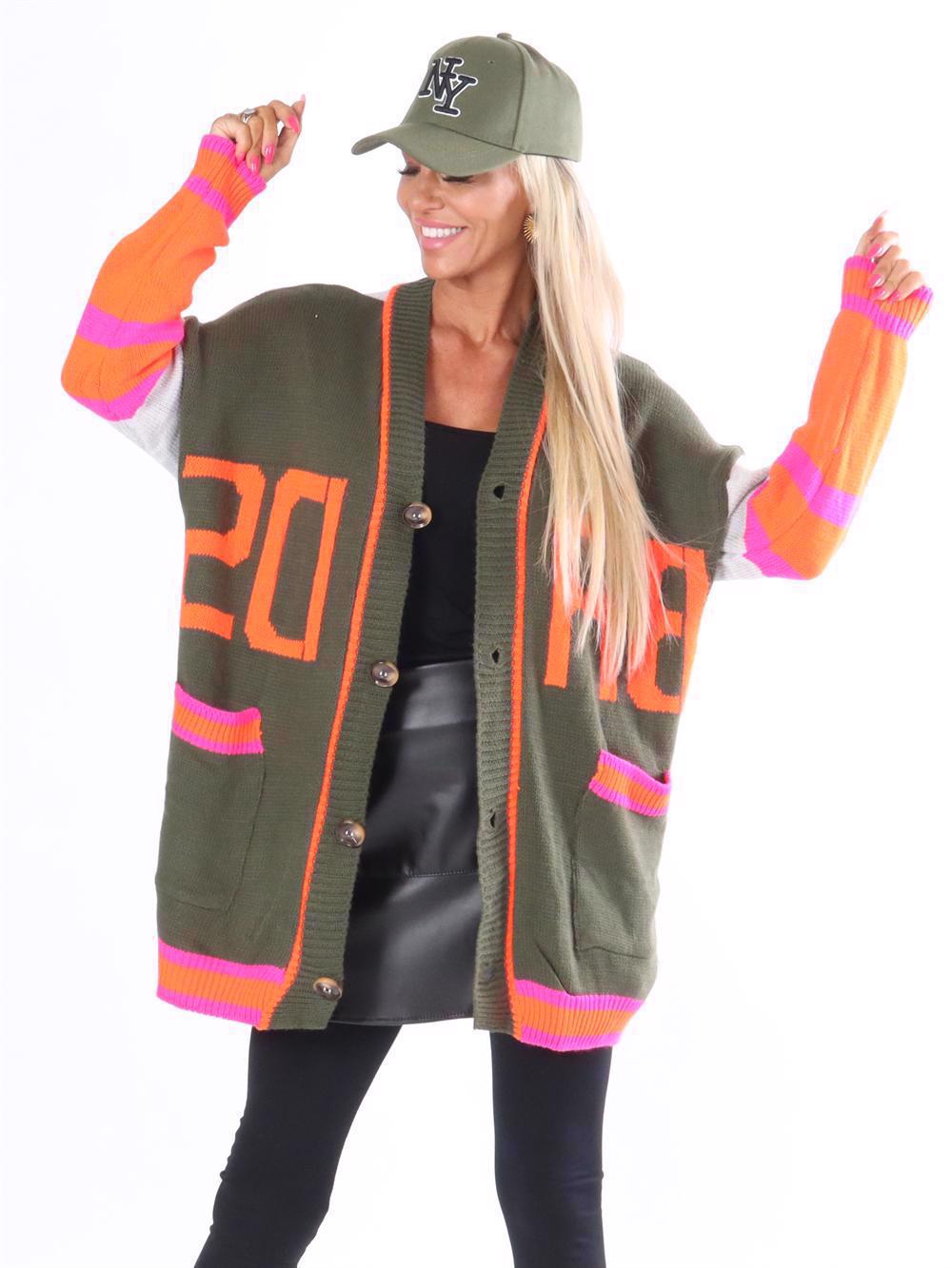 Naomi - Mångfärgad kofta i high school-look